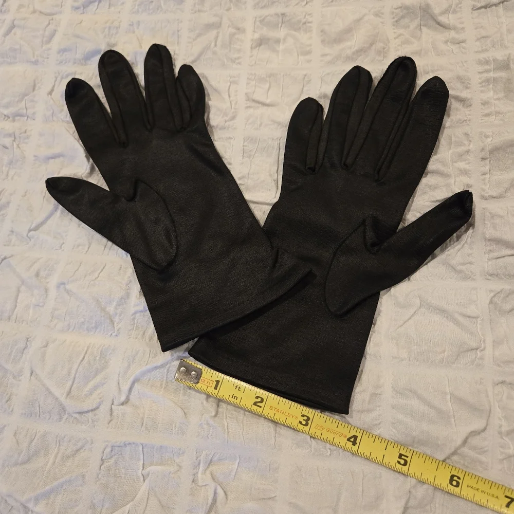 🖤 Elegant, Vintage Black Nylon Gloves – Size 7.5